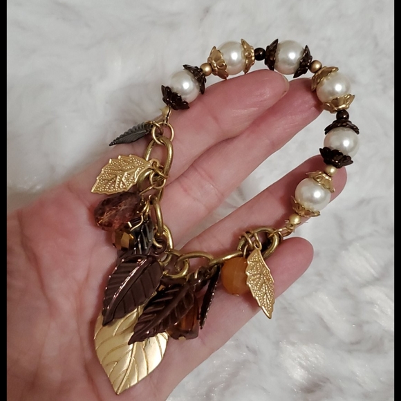 Mixed Media Goldtone stretch and chain leaf design Bracelet - Picture 5 of 5